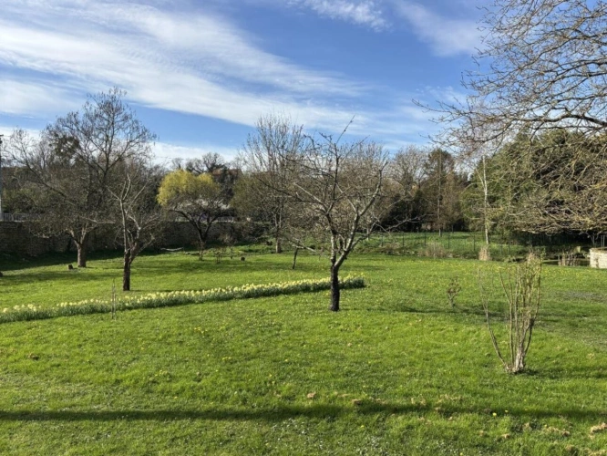 Photos 2 - Rurale - Superbe propriété en bord de rivière au coeur de Ruffec