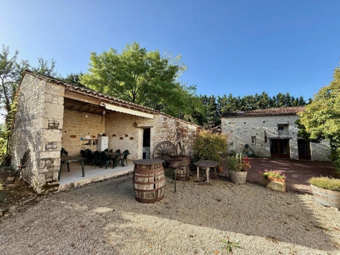 Photos 2 - Touristique - Magnifique corps de ferme avec gîte et potentiel de revenus prouvé