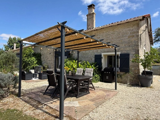 Photos 3 - Touristique - Propriété de charme au style de vie français avec deux gîtes, un vignoble et une piscine