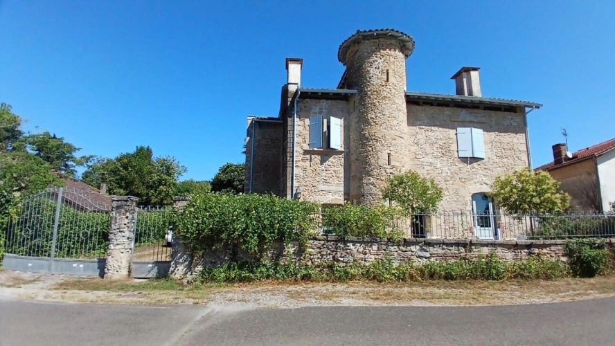 Photos 1 - Prestige - Héritage et élégance : propriété fortifiée au coeur des Landes