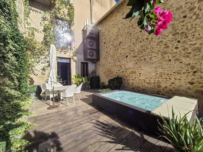 Photos 1 - Prestige - Reve Design dans des Murs Historiques, 5 Chambres, Cour, Piscine et Garage