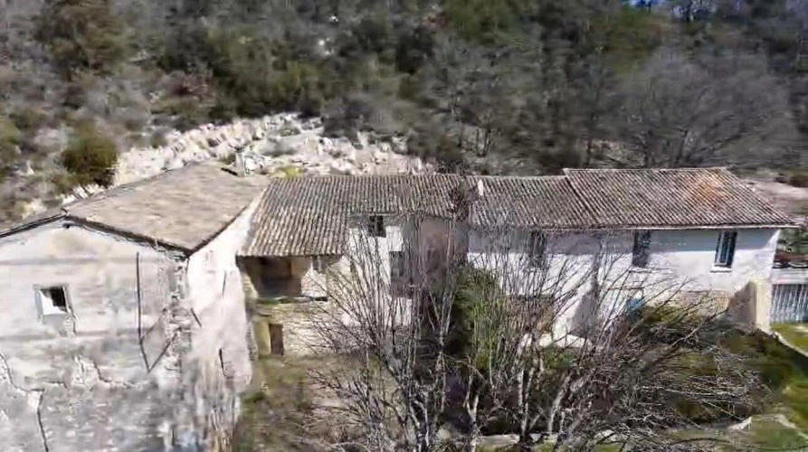 Photos 1 - Touristique - ENTRECHAUX  L'AUTHENTICITÉ D'UN MAS PROVENÇAL AUX VOLUMES HORS NORMES