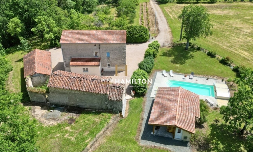 Photos 1 - Rurale - SUPERBE MAISON EN PIERRE RÉNOVÉE, AVEC BOIS ET TERRAINS ATTENANTS