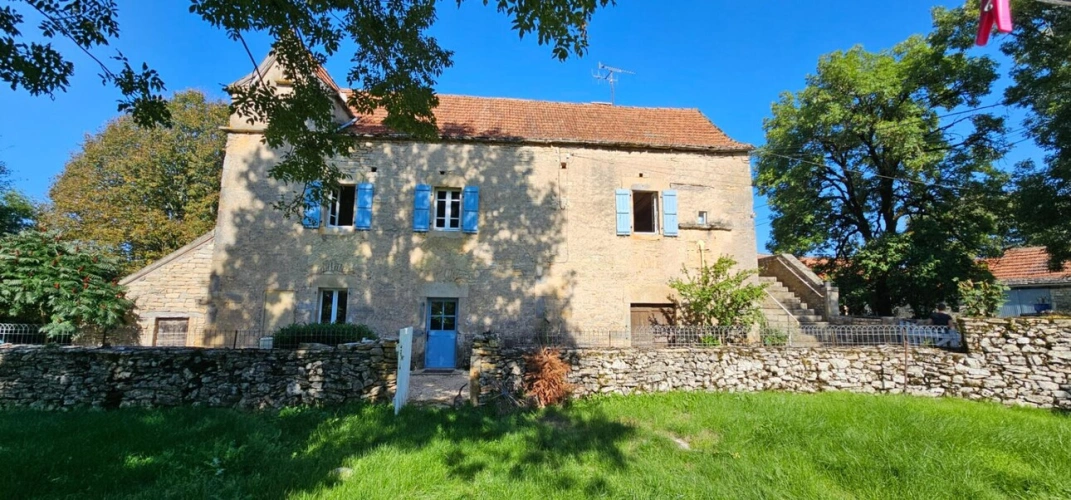 Photos 1 - Équestre - Bel ensemble en pierre dans un hameau