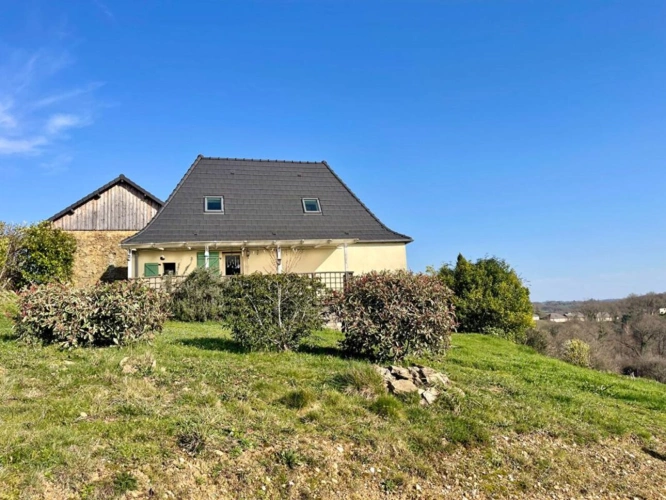 Photos 1 - Rurale - Maison Lascaux 9 pièce(s) 192 m2