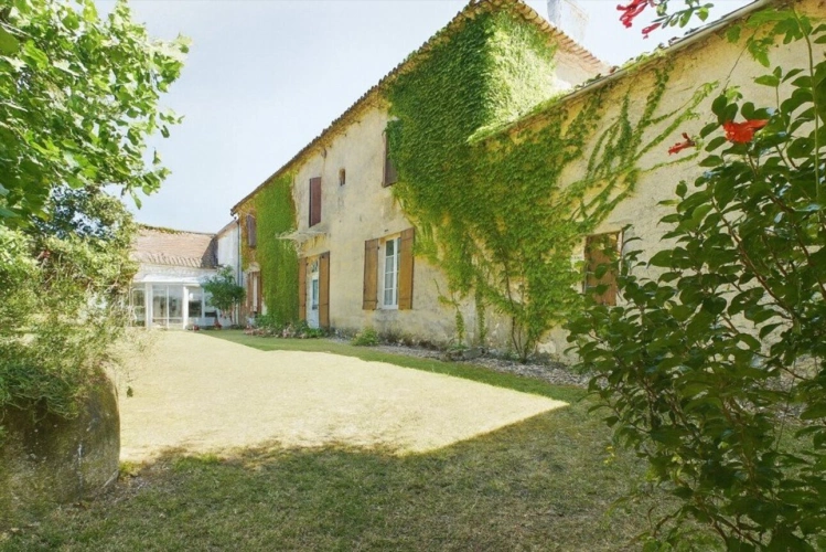 Photos 1 - Equestrian - Propriété en position dominante avec 3 logements, environ 18 Hectares- Piscine