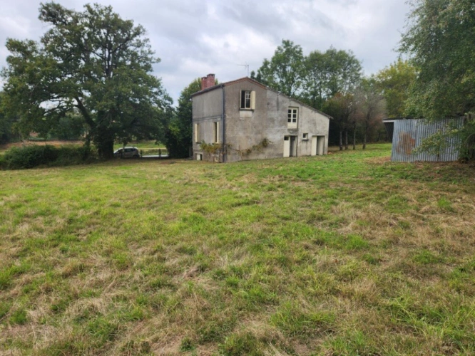 Photos 1 - Rurale - Etagnac - Maison à rénover, terrain à bâtir et terrain à vendre