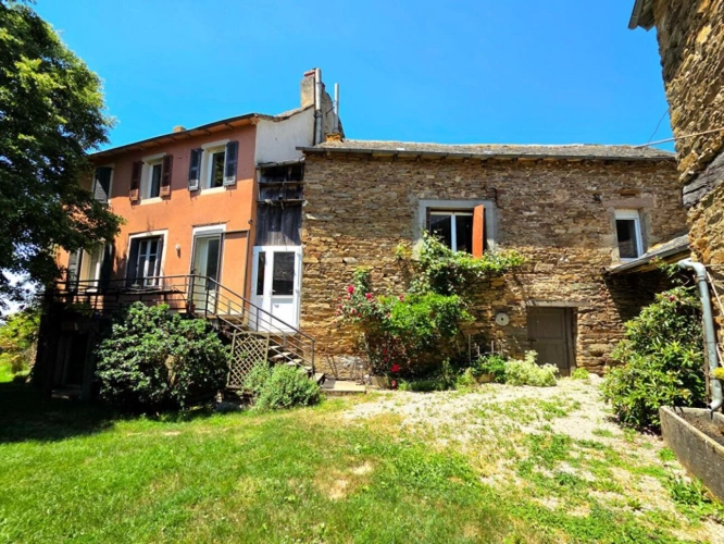 Photos 1 - Rurale - Havre de paix composé par un corps de ferme en pierres sur près de 1ha