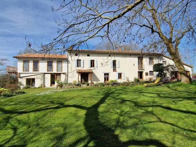 Photos 5 - Touristique - Propriété avec piscine sur environ 1,5 Ha de terrain