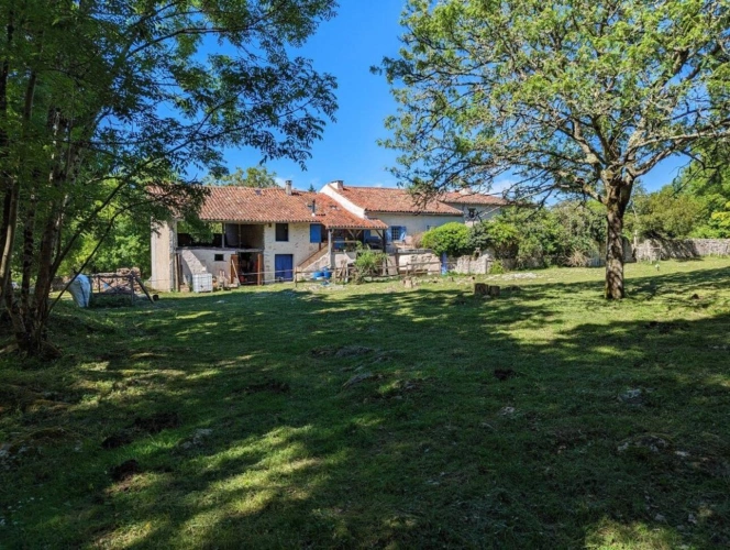 Photos 2 - Touristique - Propriété sur 30 Ha attenants