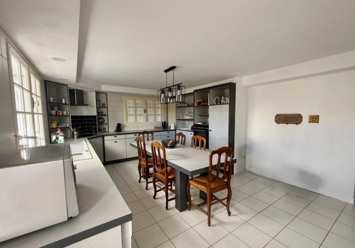 Photos 16 - Touristique - Élégante propriété de village avec 2 gîtes et superbe piscine creusée