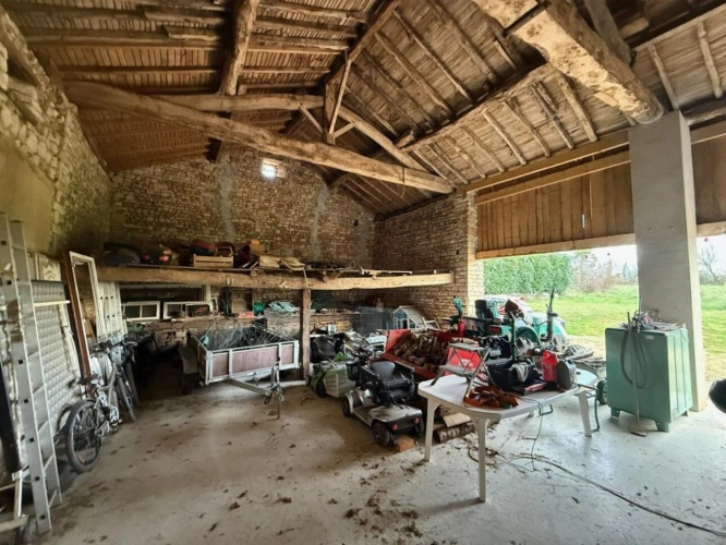 Photos 17 - Rurale - Grande ferme en pierre rénovée avec terrain et dépendances