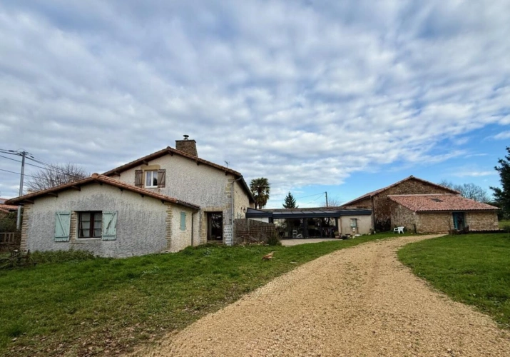 Photos 7 - Rurale - Grande ferme en pierre rénovée avec terrain et dépendances