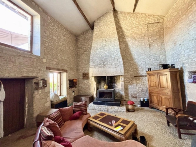 Photos 4 - Rurale - Maison de caractère au coeur d'un village avec seconde maison à finir de rénover et deux granges
