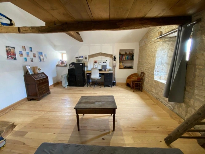 Photos 5 - Rurale - Maison de caractère au coeur d'un village avec seconde maison à finir de rénover et deux granges