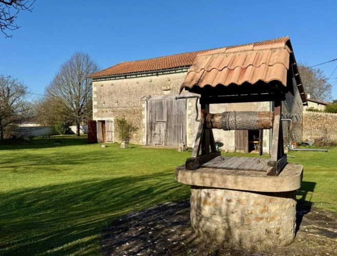 Photos 14 - Rurale - Authentique ferme en pierre du XVIIIe siècle entièrement rénovée avec dépendances et plus de 7 000 m² de terrain