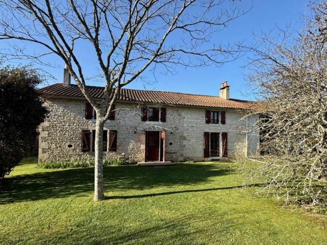 Photos 15 - Rurale - Authentique ferme en pierre du XVIIIe siècle entièrement rénovée avec dépendances et plus de 7 000 m² de terrain