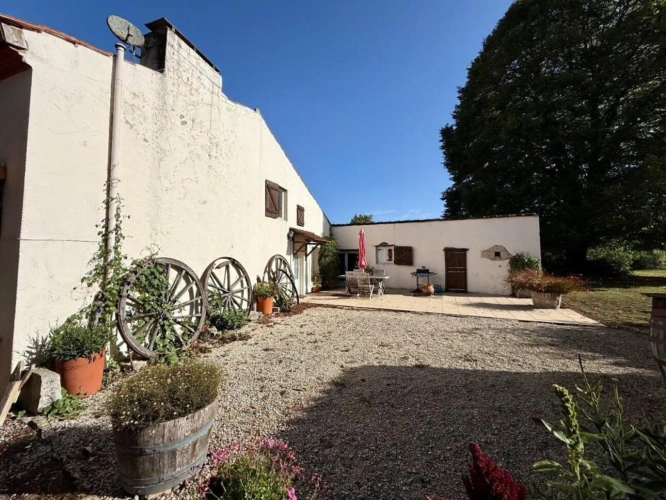 Photos 11 - Touristique - Magnifique corps de ferme avec gîte et potentiel de revenus prouvé