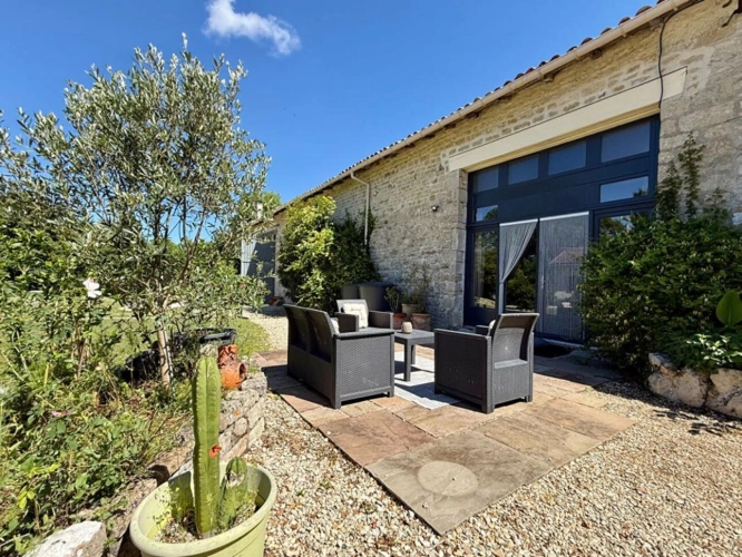 Photos 18 - Touristique - Propriété de charme au style de vie français avec deux gîtes, un vignoble et une piscine
