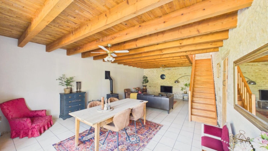 Photos 7 - Touristique - Propriété de charme au style de vie français avec deux gîtes, un vignoble et une piscine