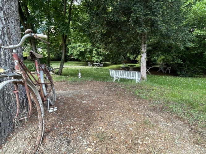 Photos 17 - Touristique - Ancien manoir de 1870 rénové, avec murs et fond de commerce