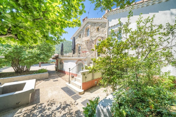 Photos 4 - Touristique - Charme de l'ancien  beau cadre naturel, piscine, forage, potentiel gîte/chambre d'hôte