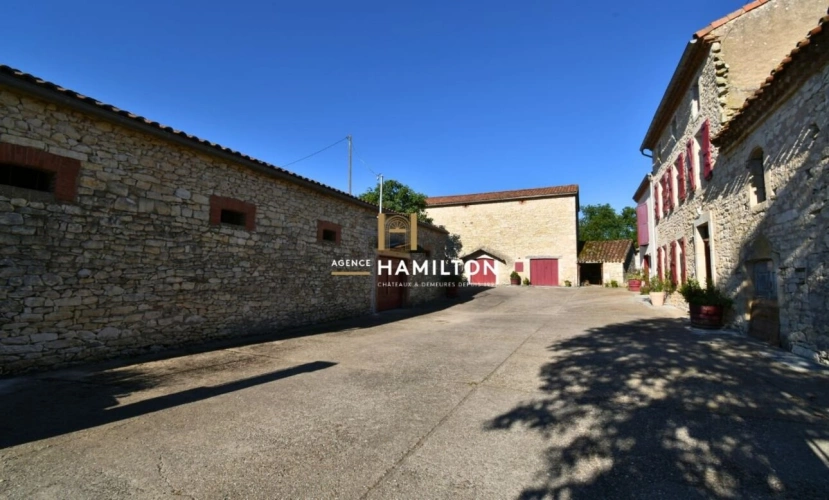 Photos 5 - Rurale - ANCIEN CORPS DE FERME RÉNOVÉ AVEC PISCINE, DEUX GRANGES AMÉNAGEABLES ET DÉPENDANCES
