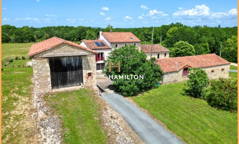 Photos 9 - Rurale - ANCIEN CORPS DE FERME RÉNOVÉ AVEC PISCINE, DEUX GRANGES AMÉNAGEABLES ET DÉPENDANCES