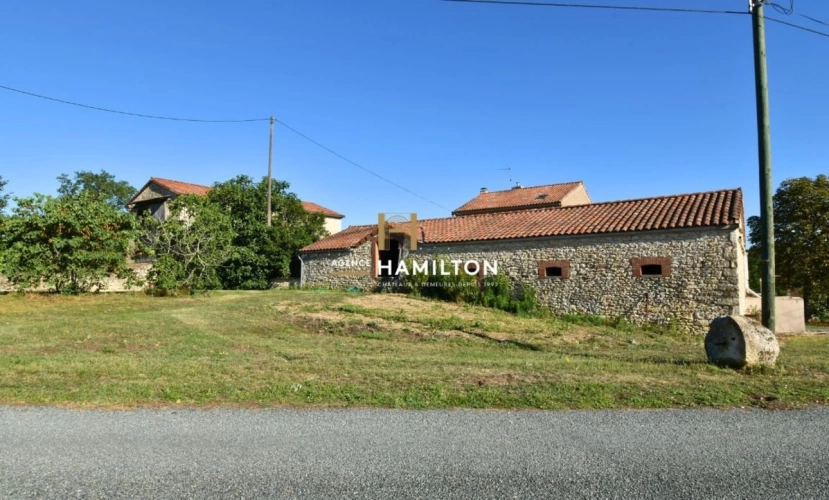 Photos 10 - Rurale - ANCIEN CORPS DE FERME RÉNOVÉ AVEC PISCINE, DEUX GRANGES AMÉNAGEABLES ET DÉPENDANCES