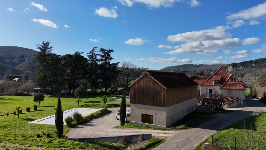 Photos 2 - Touristique - Superbe ensemble en pierre avec gîtes dans  Vallée du Lot, proche Saint-Cirq-Lapopie