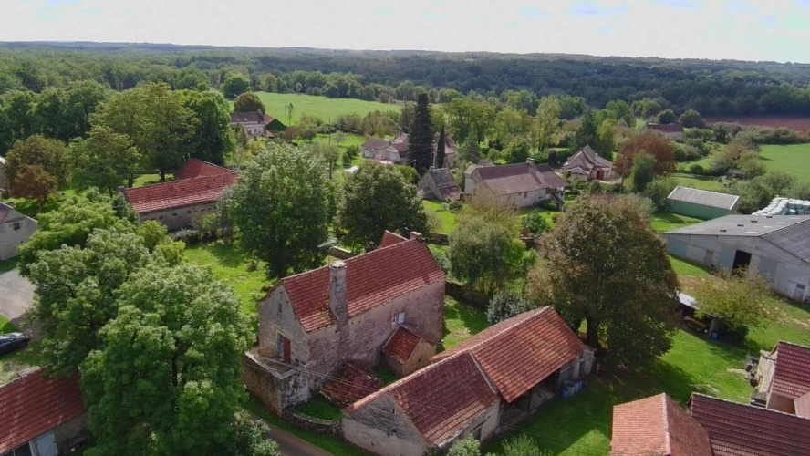 Photos 17 - Équestre - Bel ensemble en pierre dans un hameau