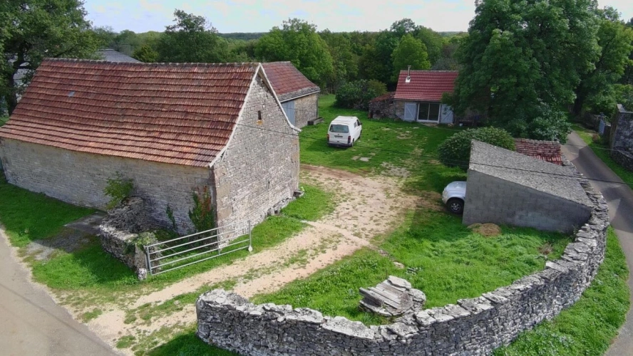 Photos 3 - Équestre - Bel ensemble en pierre dans un hameau