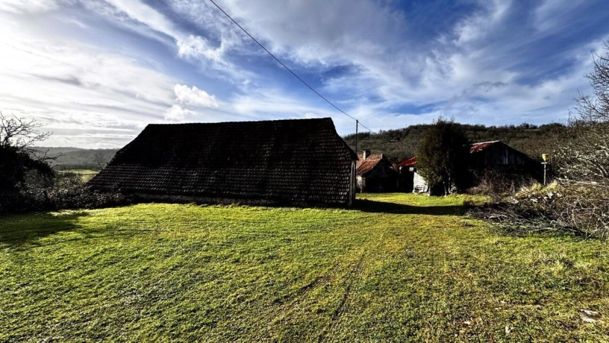 Photos 10 - Rurale - Corps de ferme 7 bâtiments - 5.8ha de terrain - à rénover