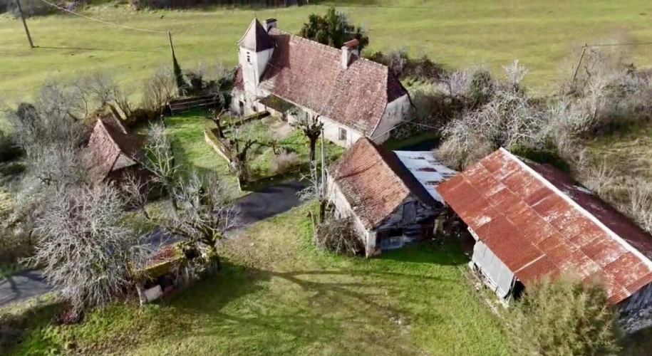 Photos 2 - Rurale - Corps de ferme 7 bâtiments - 5.8ha de terrain - à rénover