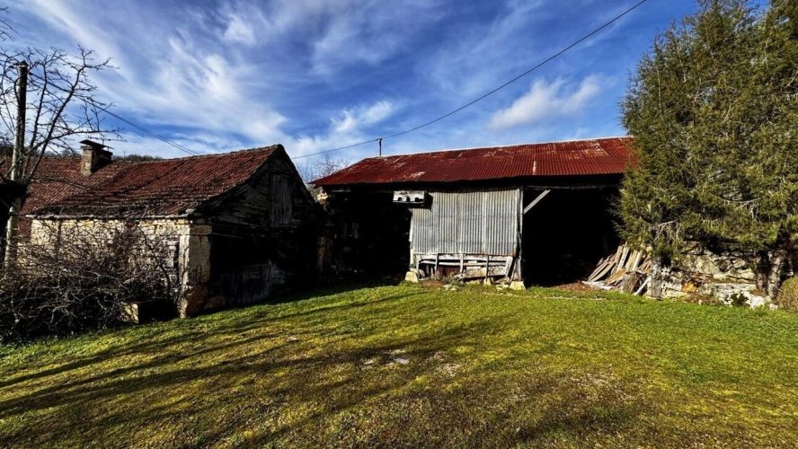 Photos 7 - Rurale - Corps de ferme 7 bâtiments - 5.8ha de terrain - à rénover