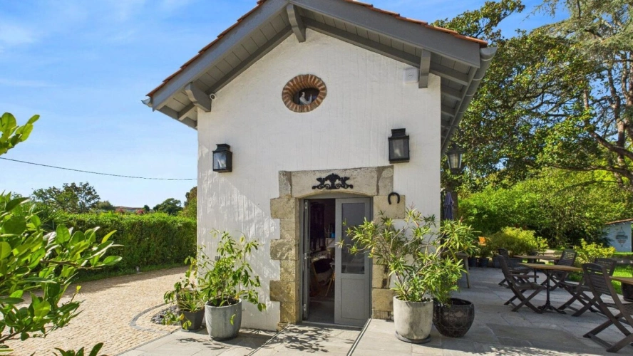 Photos 13 - Prestigious - 18 th century manor house in Guiche (France)