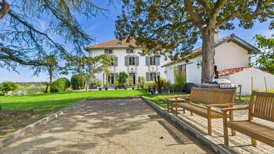 Photos 2 - Prestigious - 18 th century manor house in Guiche (France)