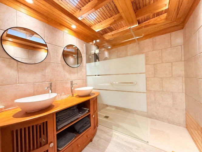 Photos 14 - Prestige - PROPRIETE avec 3 MAISONS!