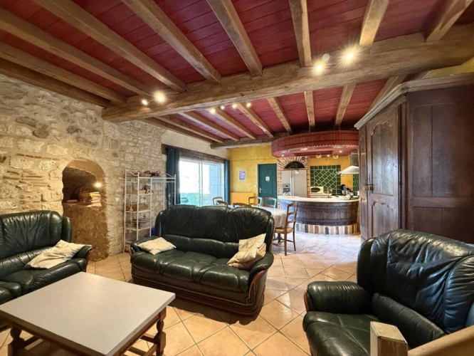 Photos 16 - Prestige - PROPRIETE avec 3 MAISONS!