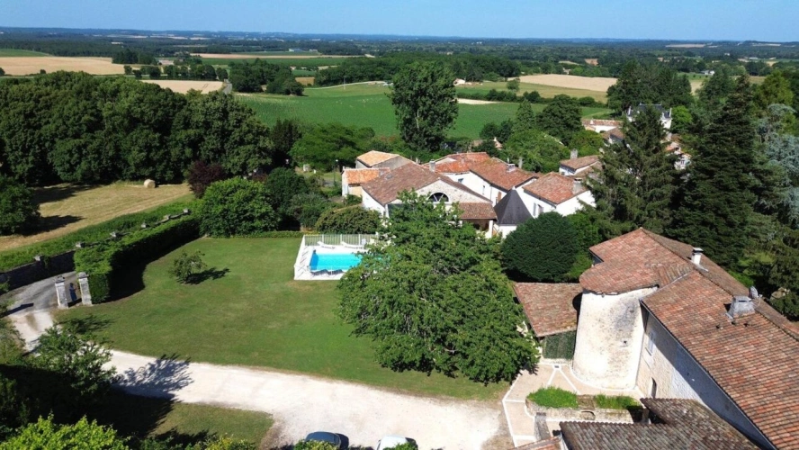 Photos 1 - Prestige - PROPRIETE avec 3 MAISONS!