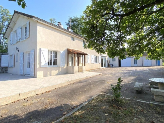 Photos 1 - Touristique - MAISON DE VILLAGE AVEC PISCINE !