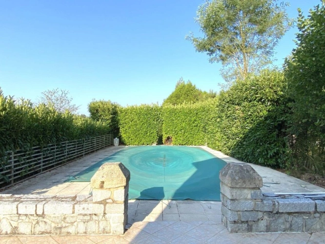 Photos 2 - Touristique - MAISON DE VILLAGE AVEC PISCINE !