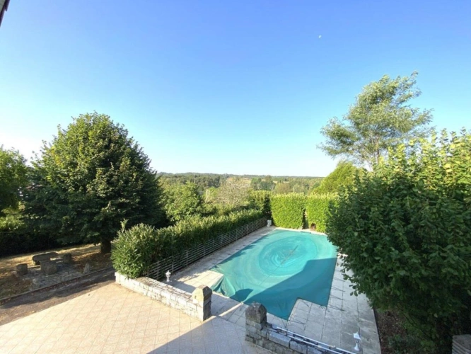 Photos 3 - Touristique - MAISON DE VILLAGE AVEC PISCINE !