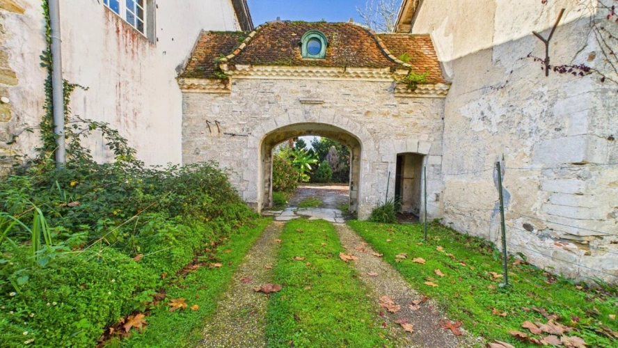 Photos 2 - Prestige - au coeur d'un parc clos et arboré de près de 2 hectares, la maison avec 450 m² habitables