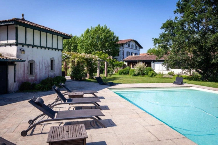 Photos 4 - Prestige - au coeur d'un parc clos et arboré de près de 2 hectares, la maison avec 450 m² habitables