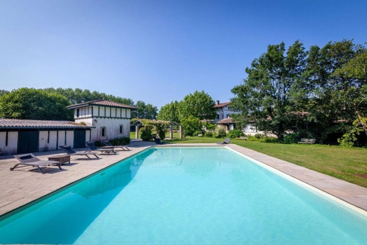 Photos 5 - Prestige - au coeur d'un parc clos et arboré de près de 2 hectares, la maison avec 450 m² habitables