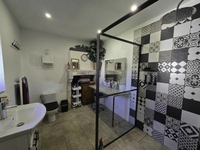 Photos 13 - Touristique - Ensemble comprenant 3 maisons, des granges et un terrain à vendre