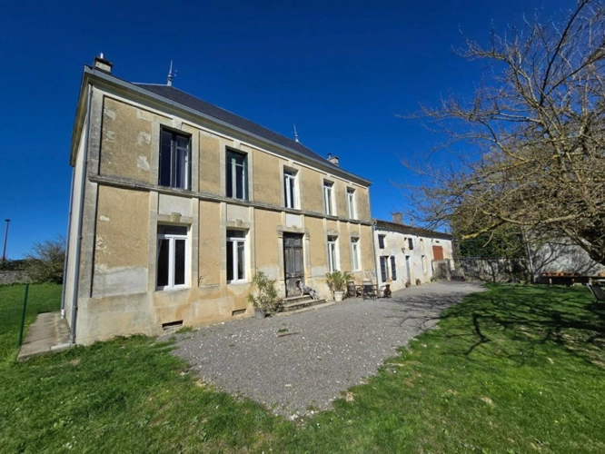 Photos 1 - Touristique - Ensemble comprenant 3 maisons, des granges et un terrain à vendre