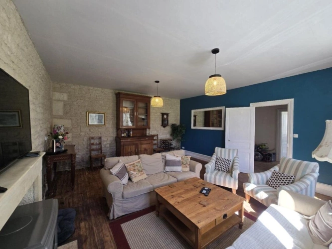 Photos 7 - Touristique - Ensemble comprenant 3 maisons, des granges et un terrain à vendre