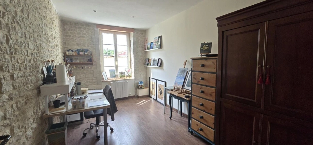 Photos 7 - Touristique - Charmante propriété en pierre de 5 chambres avec gîte
